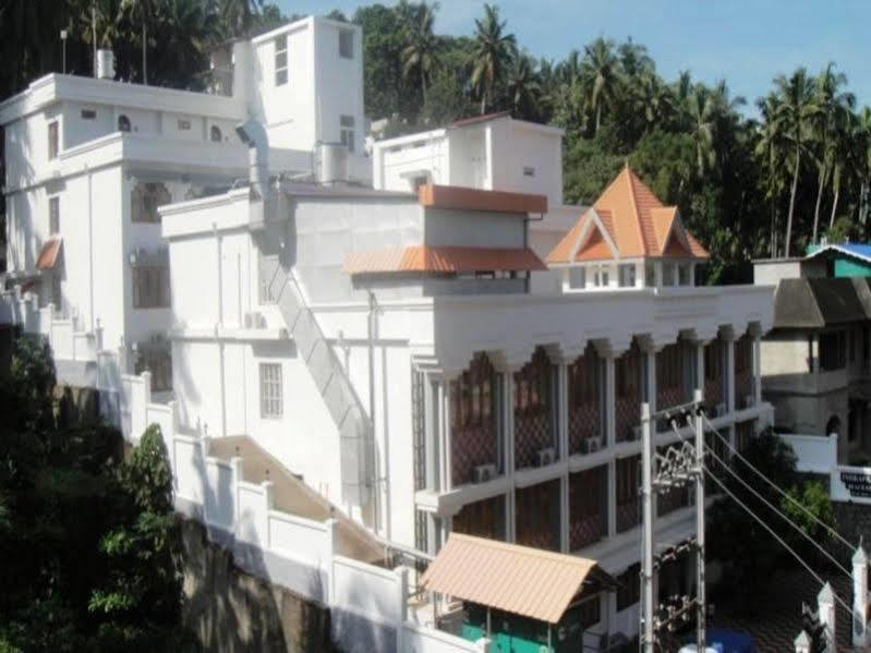 Indraprastha Beach Resort Варкала Екстер'єр фото